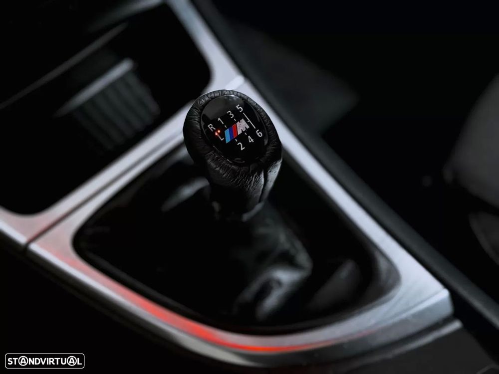 BMW 118 d Pack M - 16