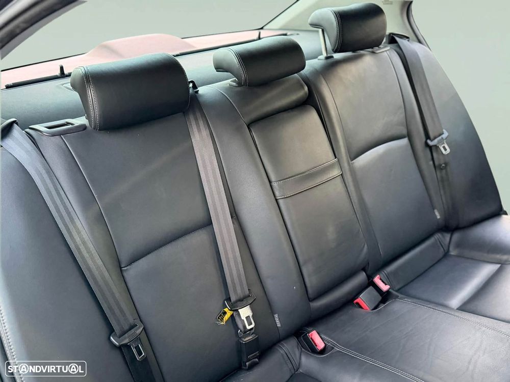 Toyota Avensis - 16