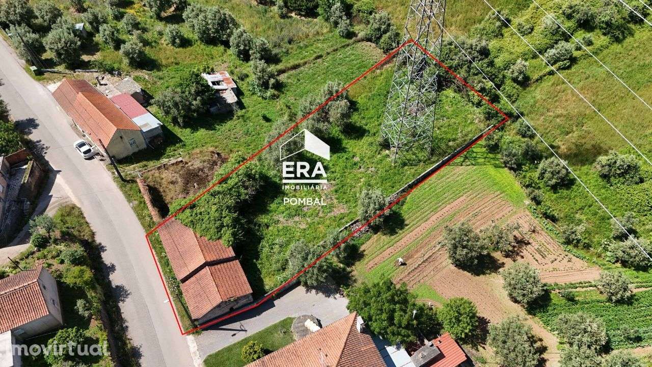 Moradia para reconstrução inserida em terreno de 858m2 em Ansião - Grande imagem: 3/13