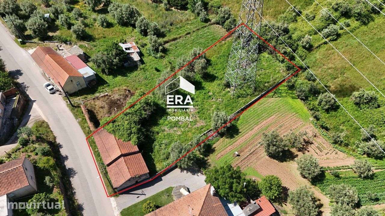 Moradia para reconstrução inserida em terreno de 858m2 em Ansião - Grande imagem: 3/13