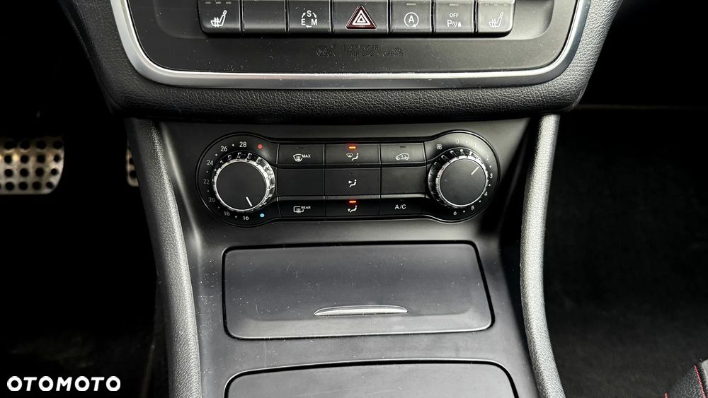 Mercedes-Benz CLA 180 7G-DCT AMG Line - 36