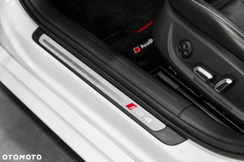 Audi RS4 Avant Avant S tronic - 31