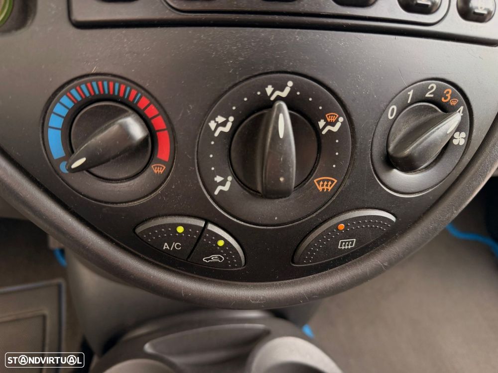 Ford Focus 1.4 Comfort - 32