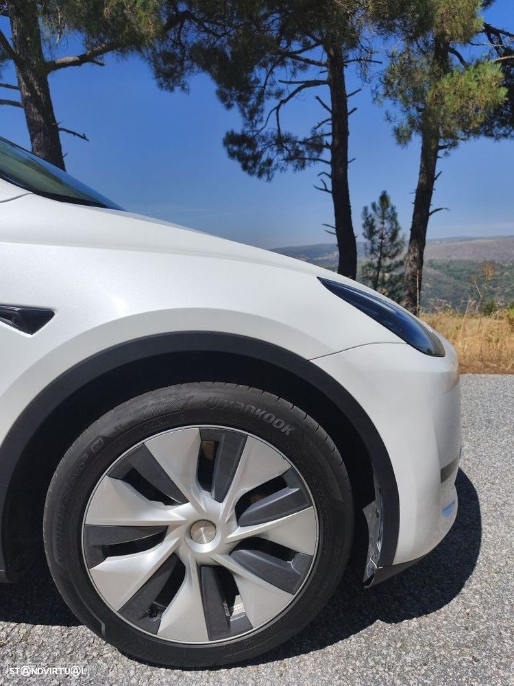 Tesla Model Y — fotografia 14