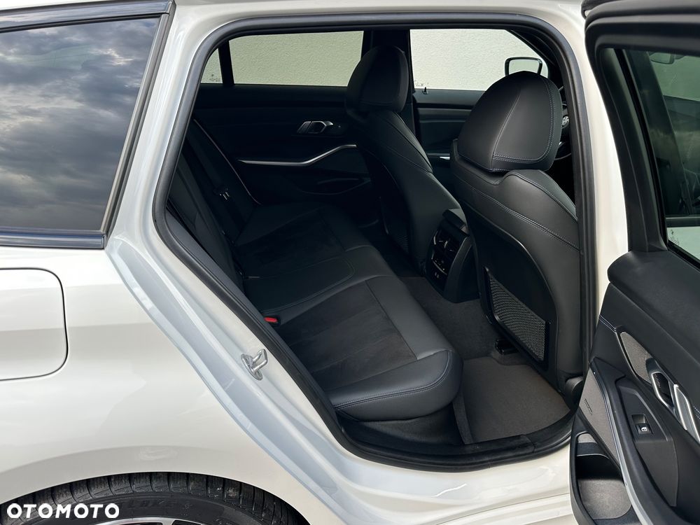 BMW Seria 3 320d M Sport Shadow - 25