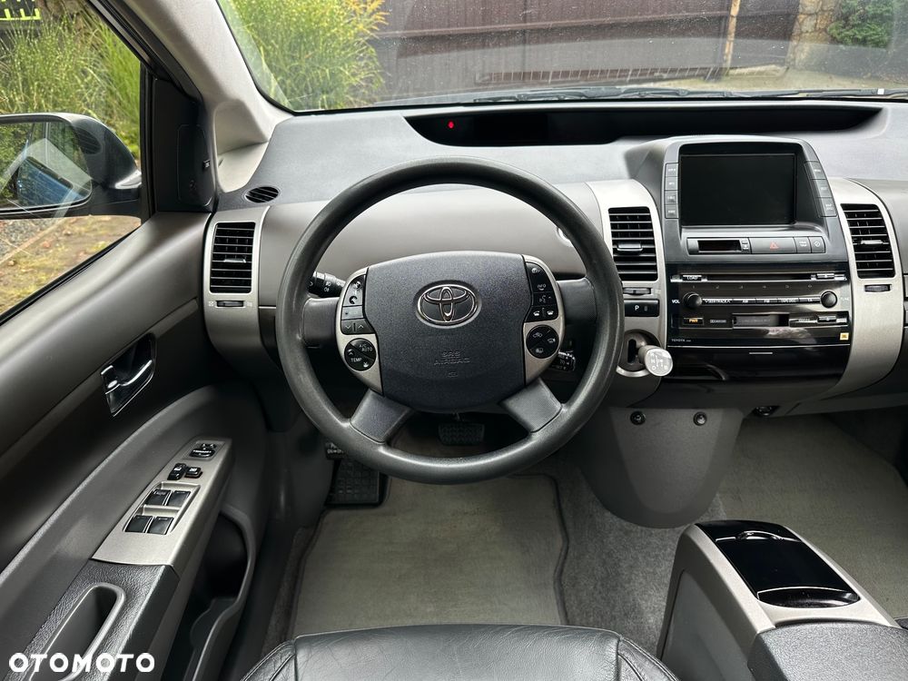 Toyota Prius (Hybrid) Executive - 20