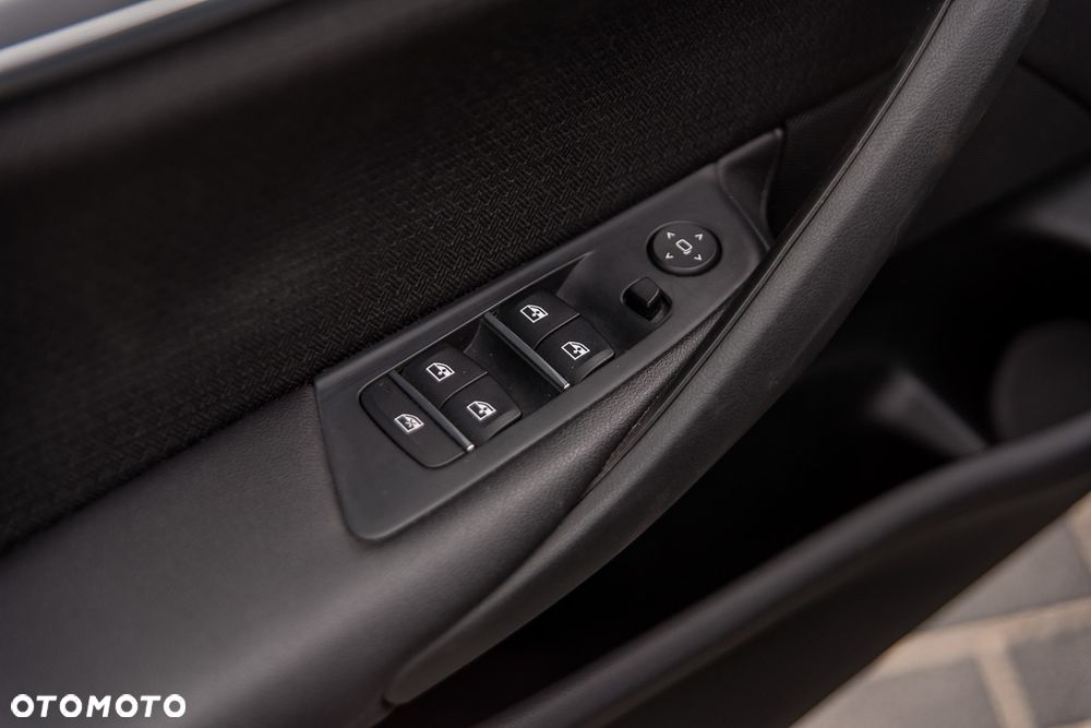 BMW Seria 5 525d - 34