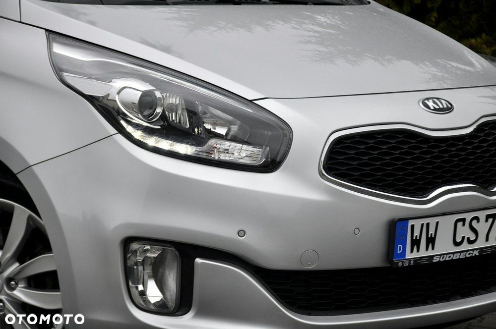 Kia Carens - 12