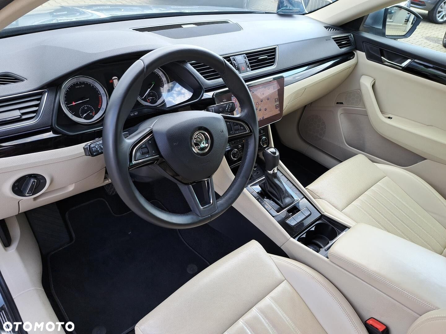 Skoda Superb 2.0 TDI L&K DSG - 11