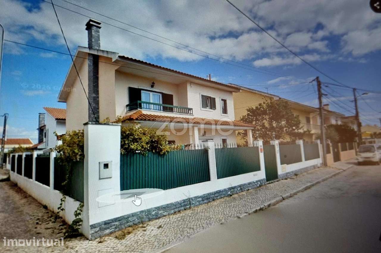Moradia T3 transformada em T4 com Terraço na Charneca da Caparica - Grande imagem: 2/3