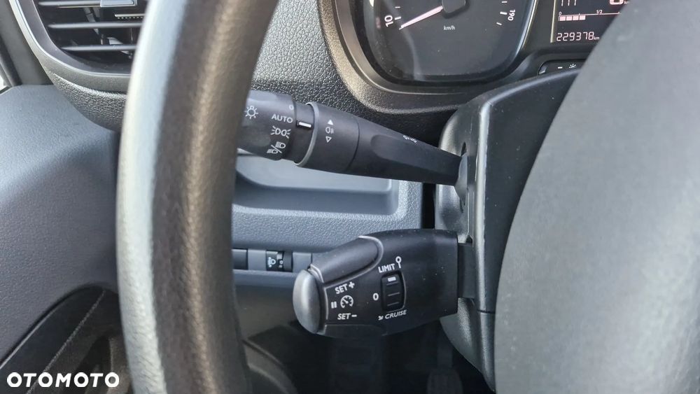 Opel Vivaro - 11