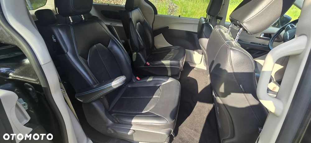 Chrysler Pacifica - 5