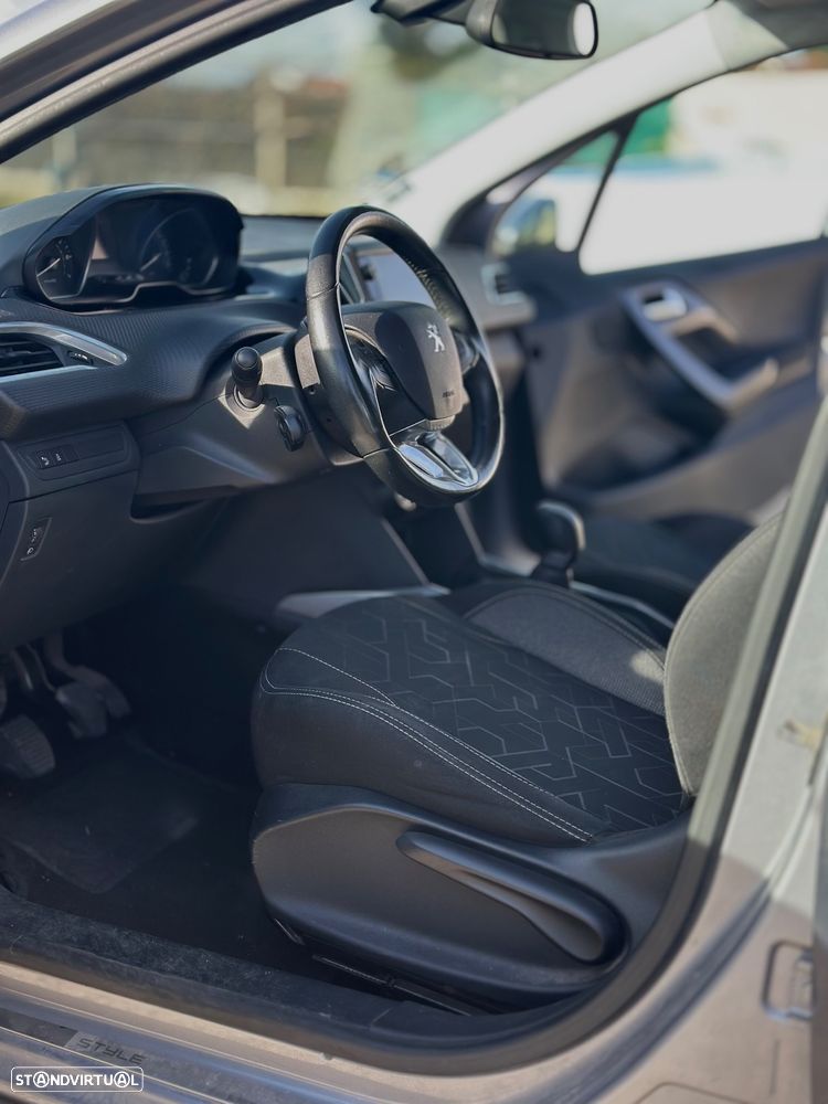 Peugeot 2008 1.2 PureTech Style - 6