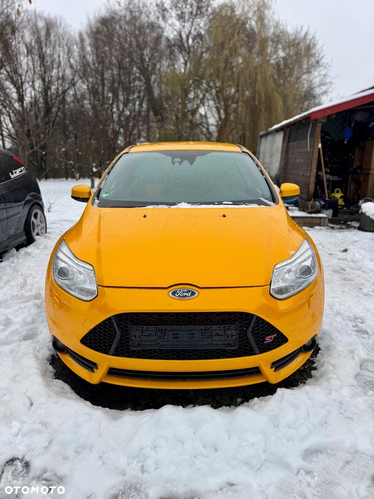 Ford Focus ver-2-0-ecoboost-st - 2