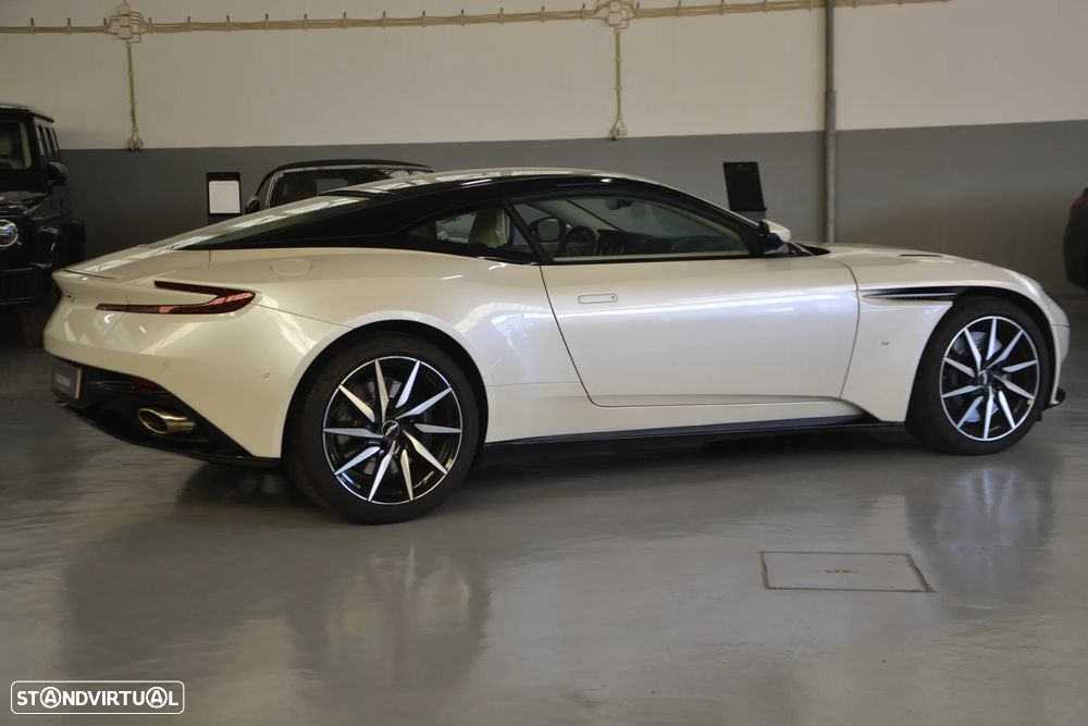 Aston Martin DB11 Coupé V12 Auto - 2
