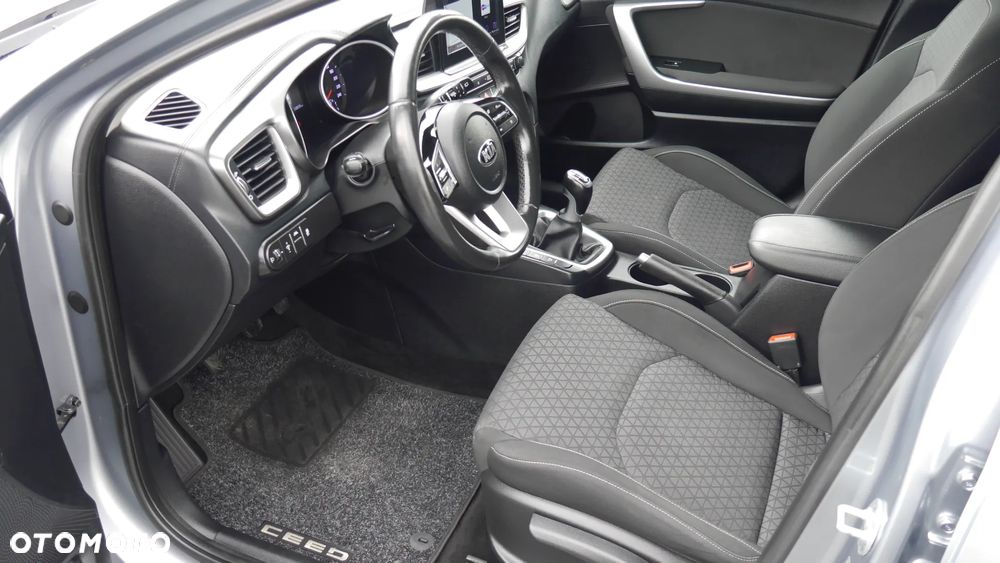 Kia Ceed 1.6 CRDi Platinum Edition - 23