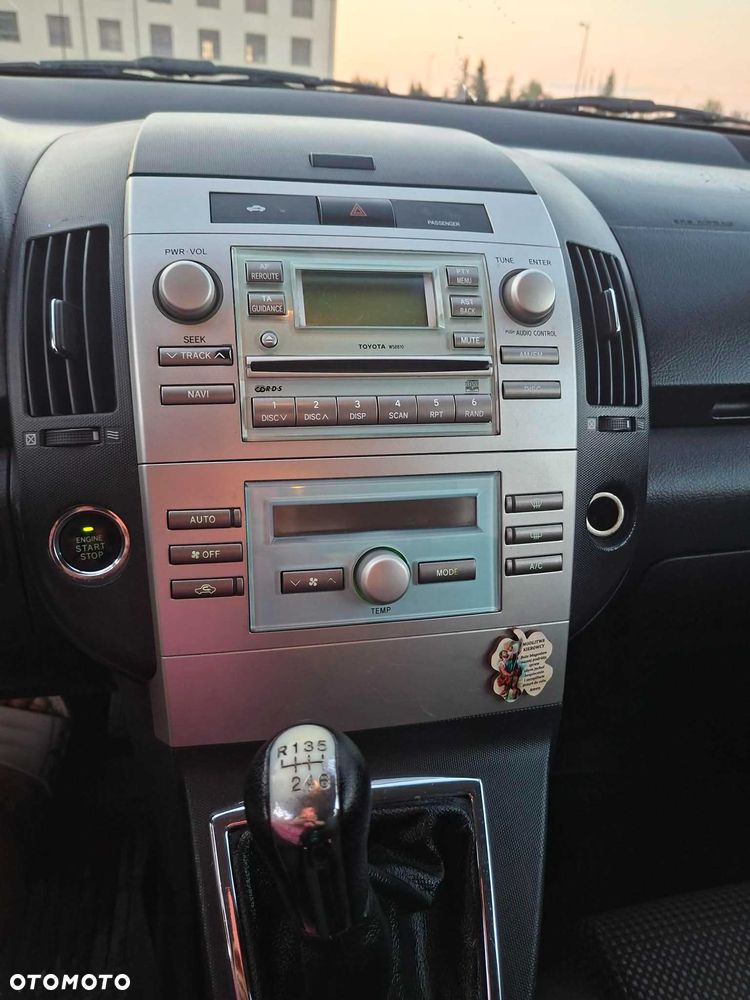Toyota Corolla Verso - 8