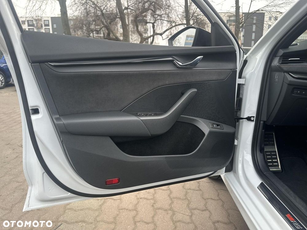 Skoda Octavia 2.0 TSI RS DSG - 11