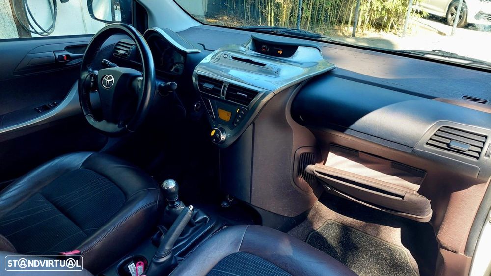 Toyota iQ 1.0 VVT-i - 9