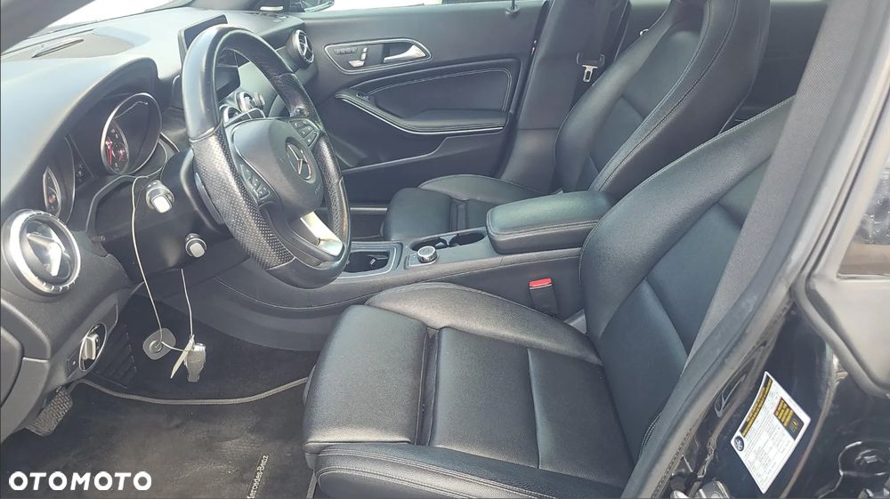 Mercedes-Benz CLA 250 4Matic 7G-DCT AMG Line - 10