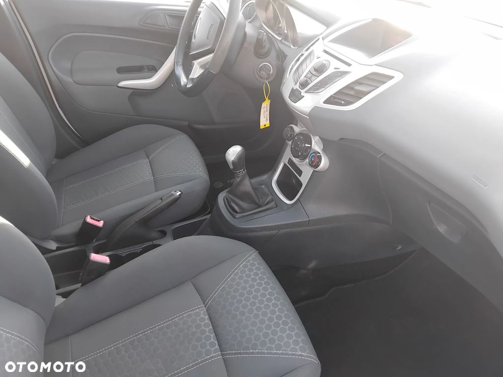 Ford Fiesta 1.25 Ambiente EU5 - 9