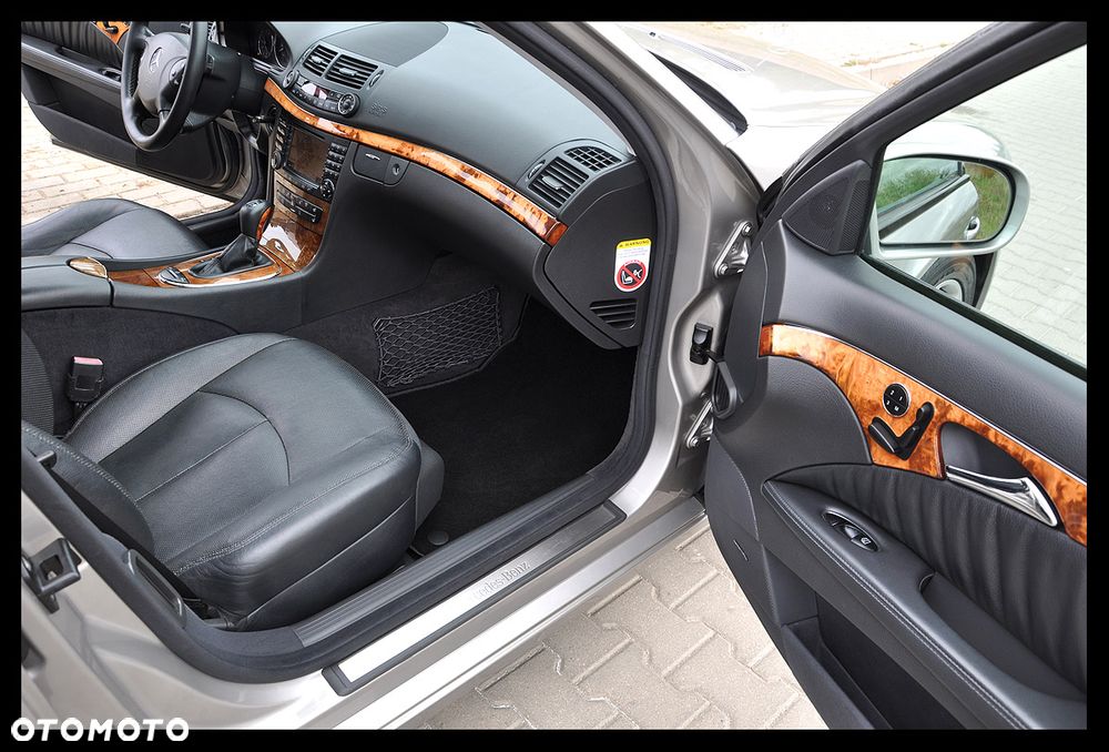 Mercedes-Benz Klasa E 500 T Avantgarde - 23
