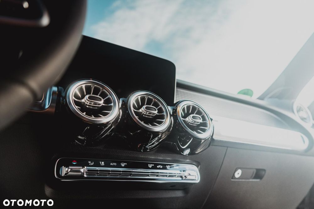 Mercedes-Benz GLB 250 4Matic 8G-DCT Progressive - 29