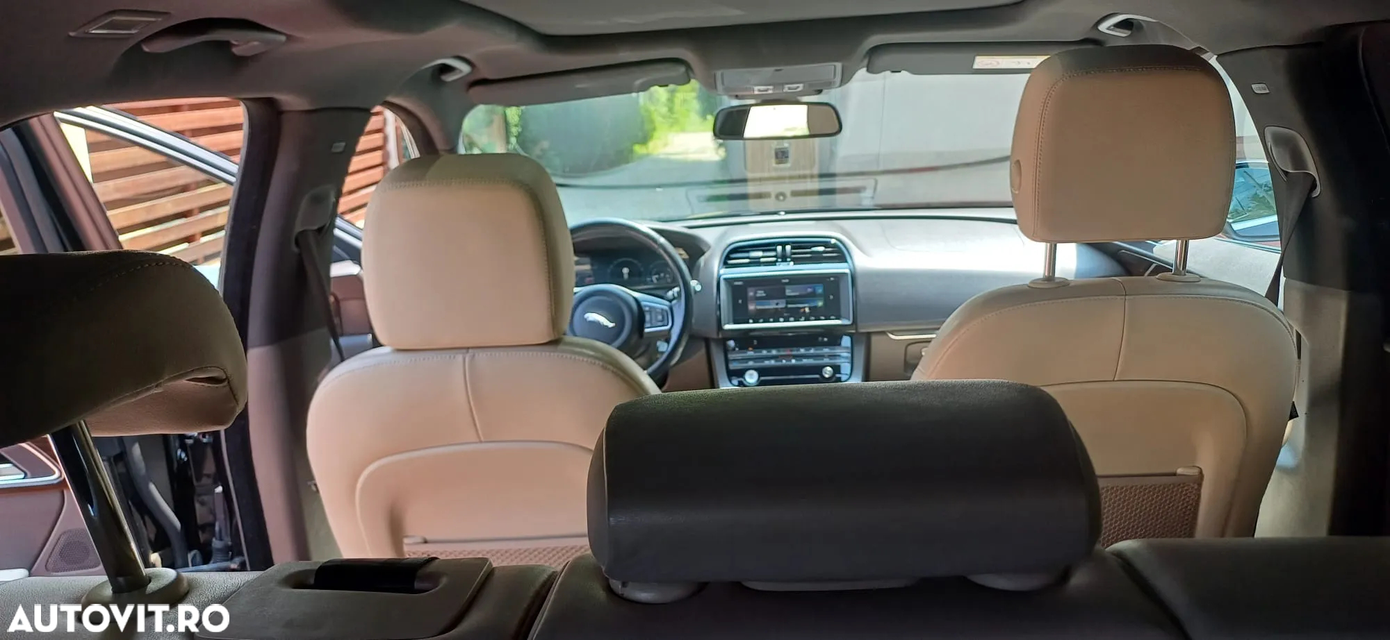Jaguar F-Pace 20d AWD Portfolio - 31