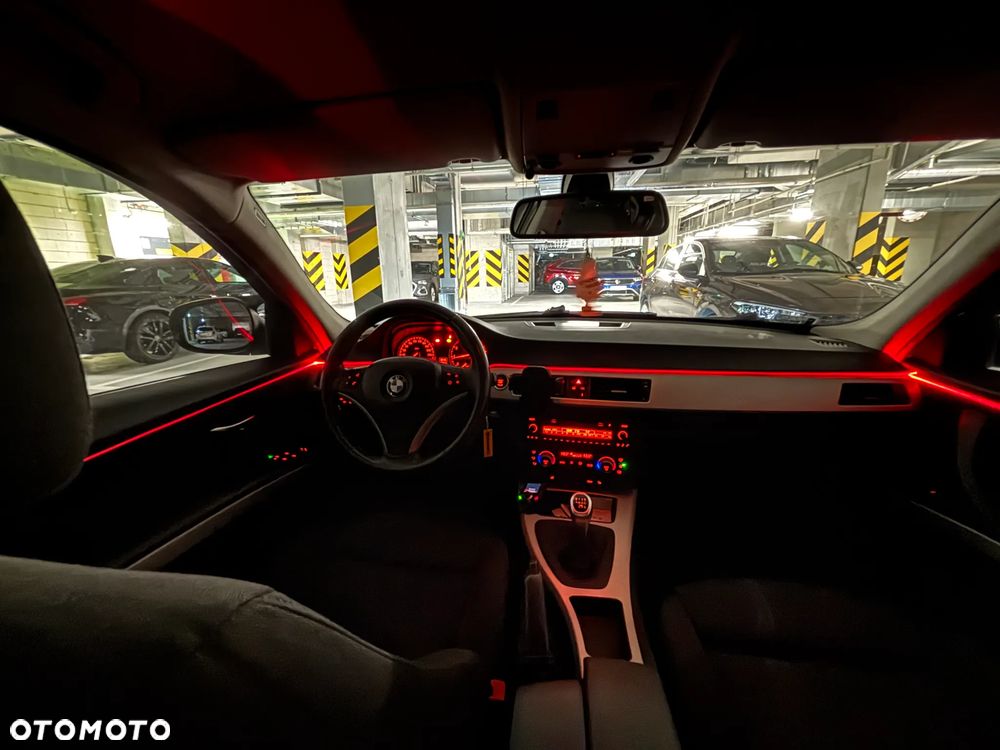 BMW Seria 3 320i - 4