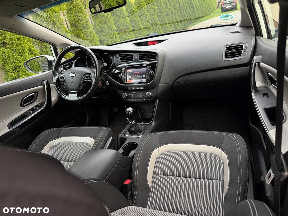 Kia Ceed 1.6 GDI Dream Team Edition - 25
