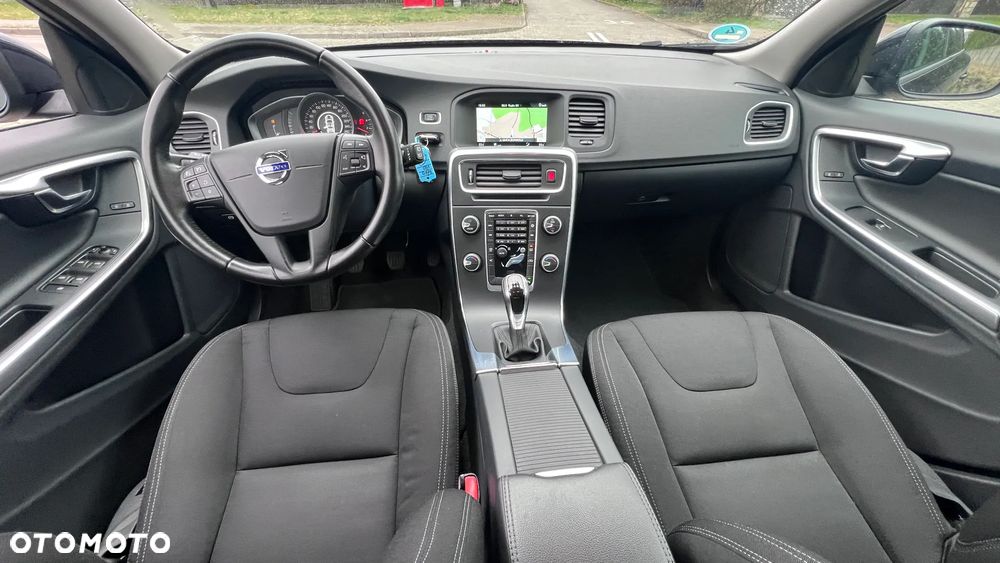 Volvo V60 D2 Momentum - 10