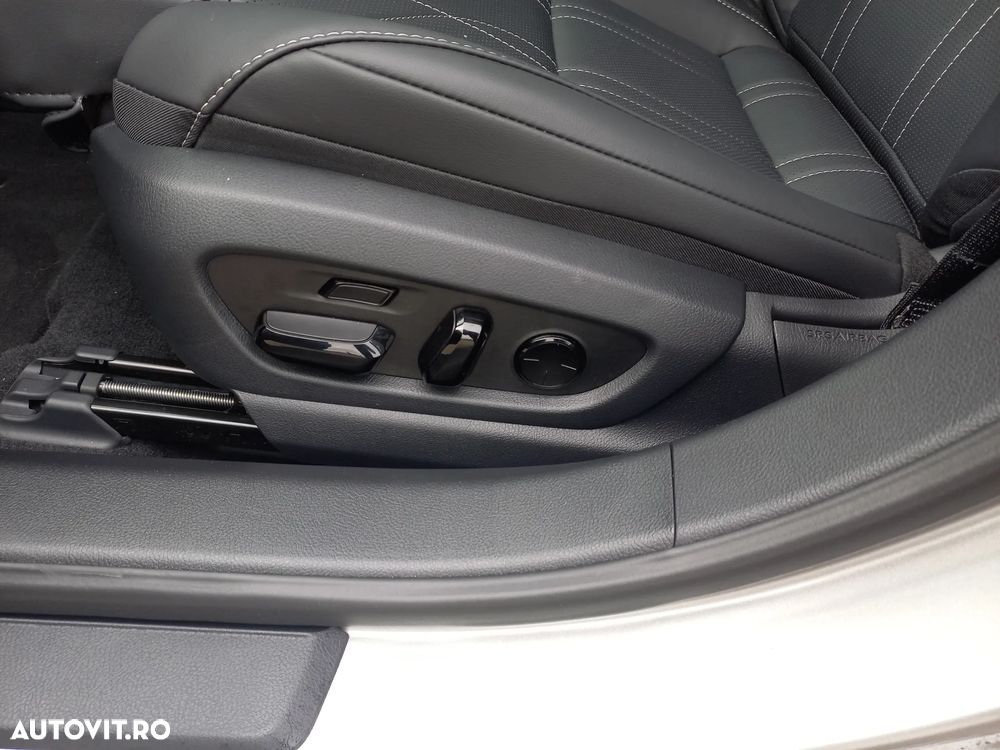 Lexus Seria ES 300h 2.5 TNGA HV 25H- 4X2 CVT Luxury - 22