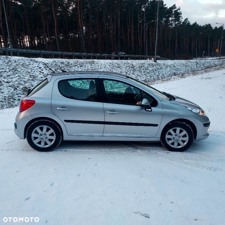 Peugeot 207 1.4 16V Presence - 11