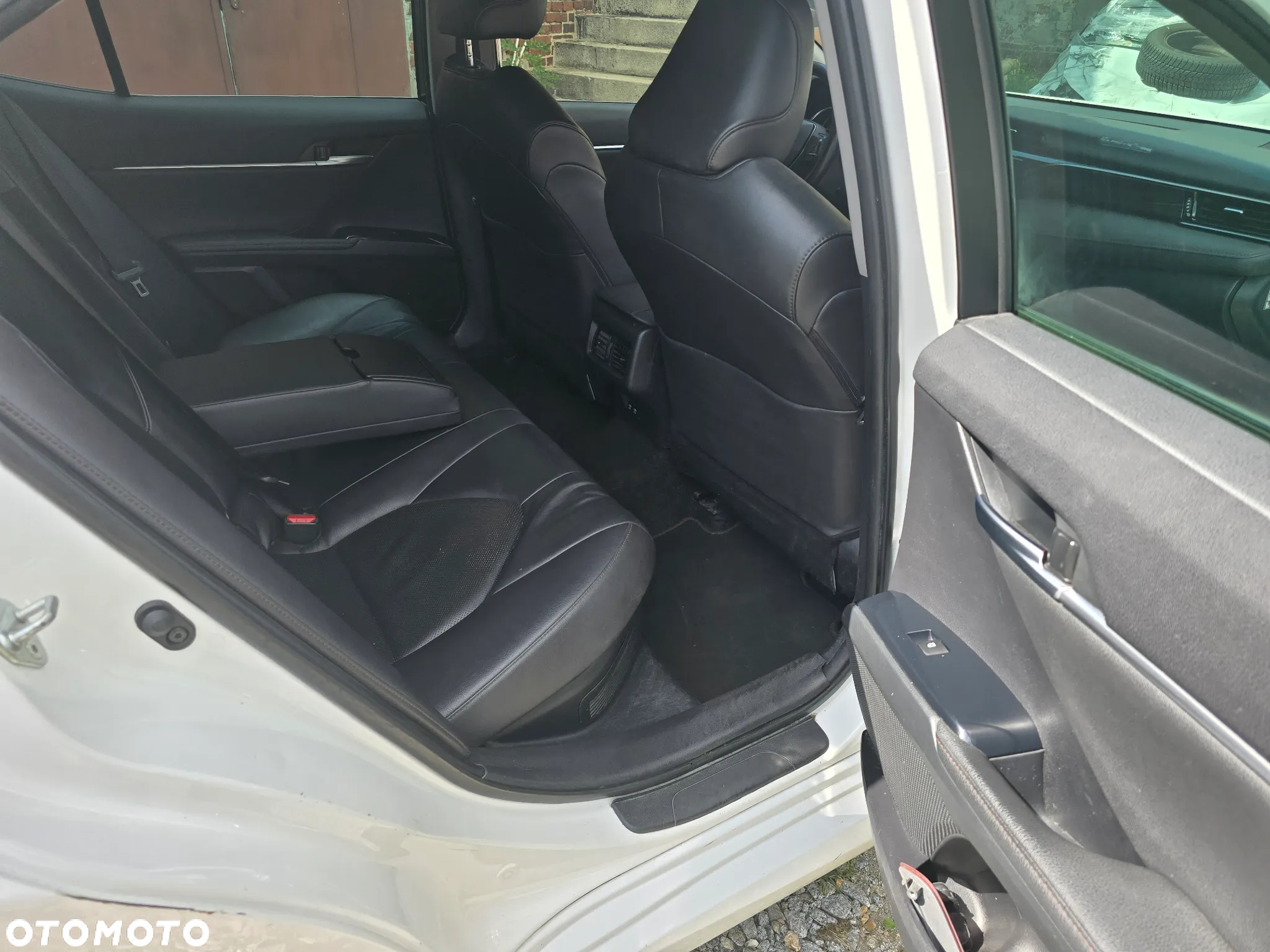 Toyota Camry Executive - 13