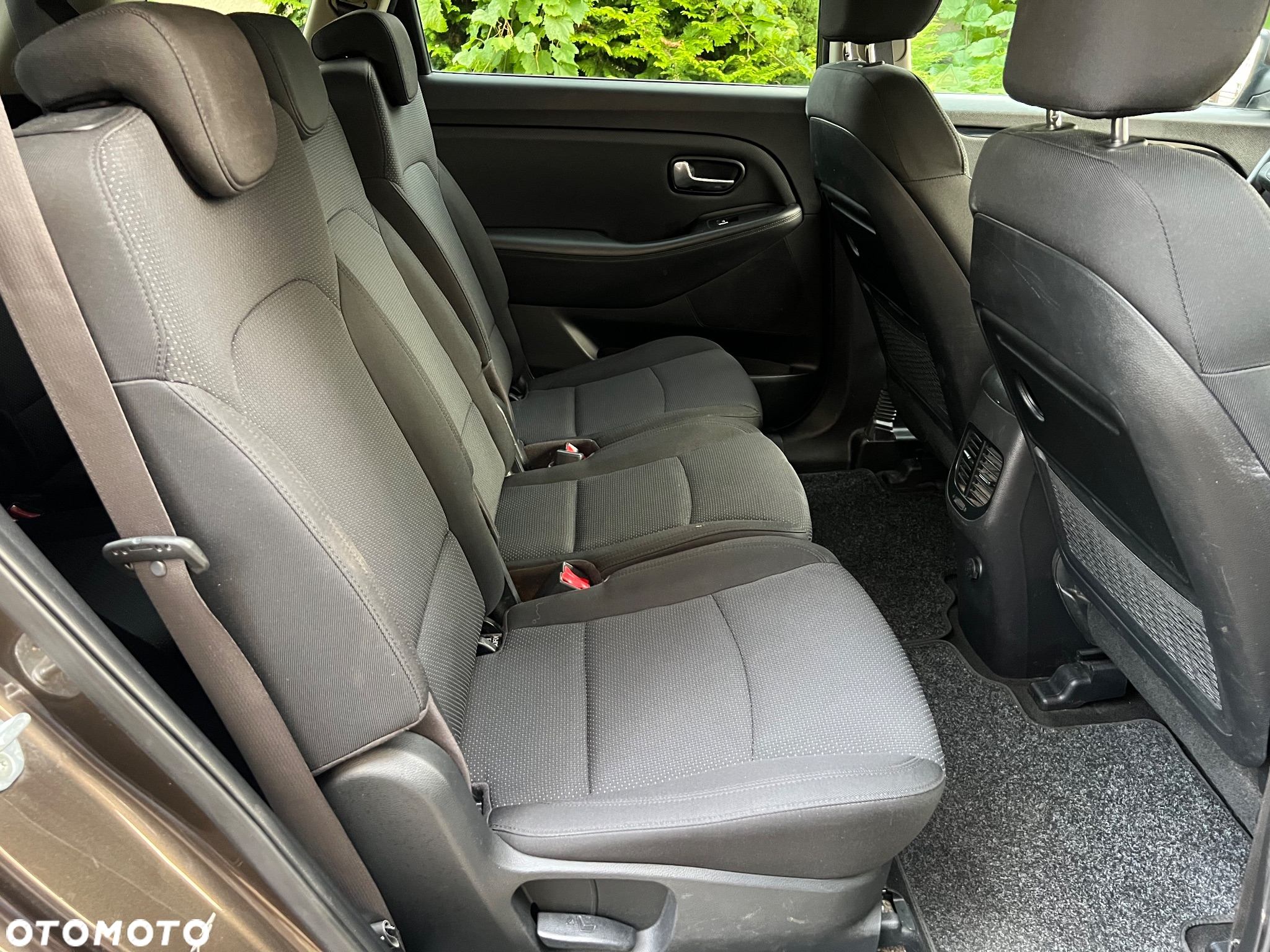 Kia Carens 1.6 GDI L 7os - 36