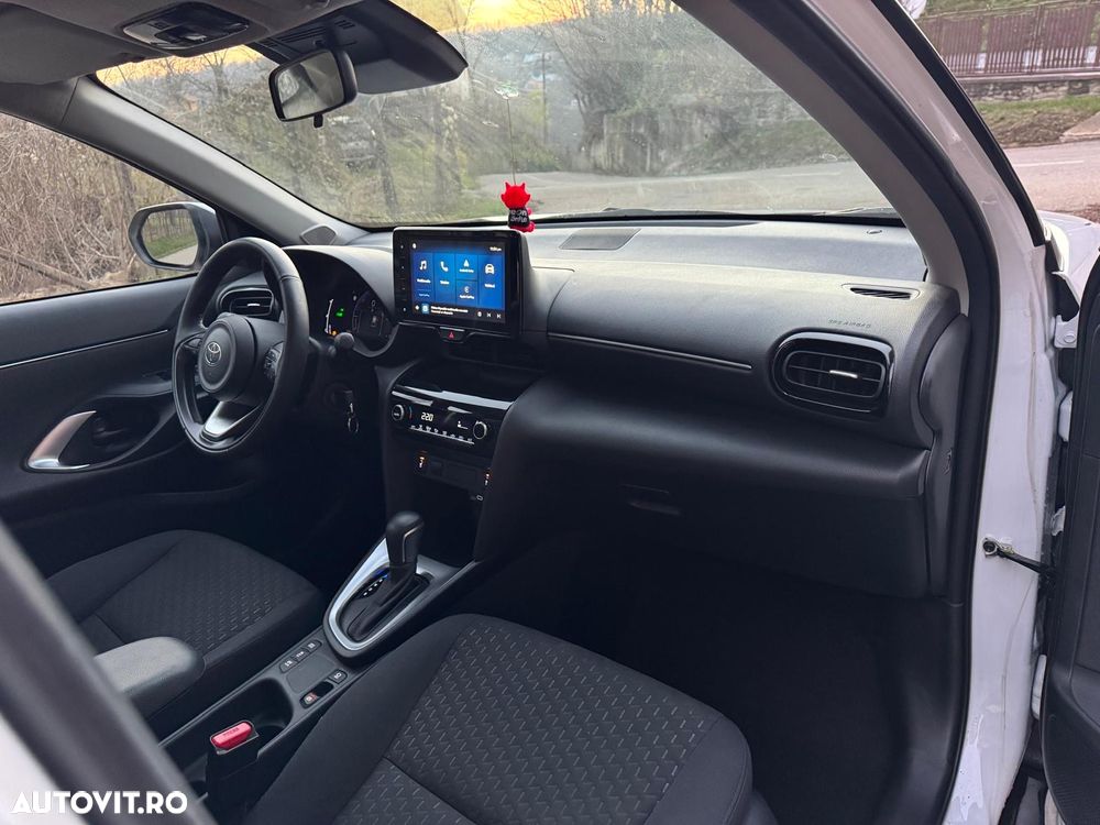 Toyota Yaris Cross 1.5 VVT-i HSD 4x2 Dynamic - 27