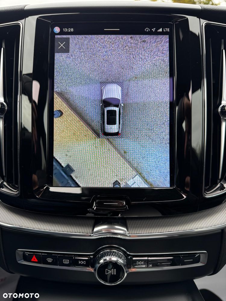 Volvo XC 60 B4 D AWD Plus Dark - 35