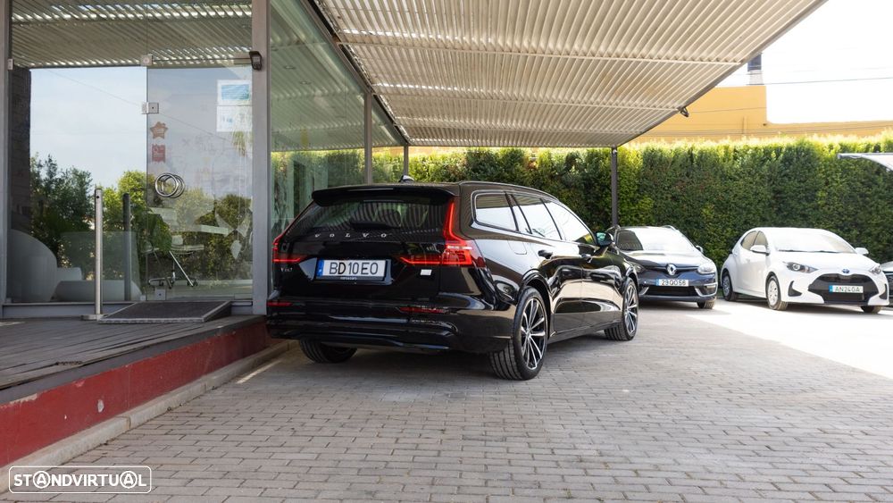Volvo V60 2.0 T8 AWD TE Plus Dark - 4