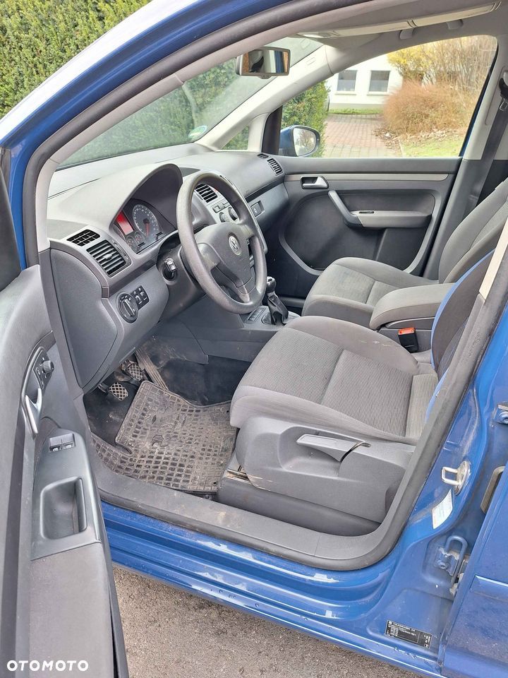 Volkswagen Touran 1.9 TDI DPF BlueMot Conceptline - 11