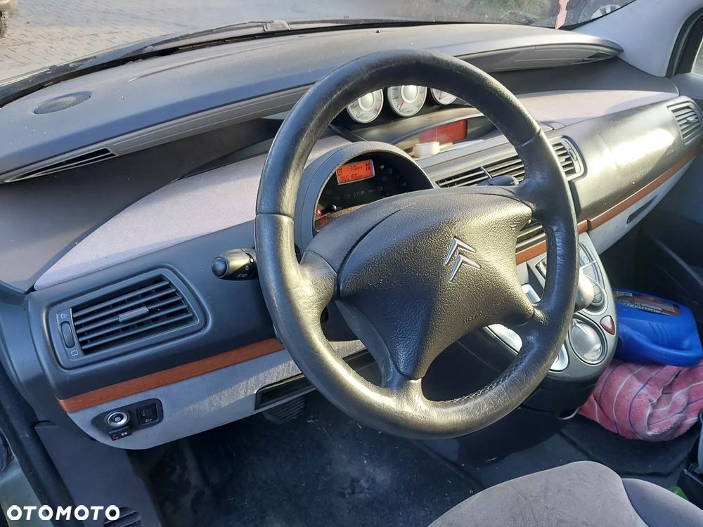 Citroen C8 Peugeot 807 silnik kompletny 2.0 16v Benzyna EW10A RFJ 103 kW 140 KM kolektor przepustnica cewka pompa alternator sprężarka skrzynia biegów AUTOMAT drzwi klapa maska zderzak lusterko listwa przesuwne boczne klamka zamek rolka mikrostyk blenda pas konsola schowek boczek drzwi fotel obrotowy fotele podsufitka panel sterownik wyświetlacz moduł szyba poduszka kierownica manetki zwijak radio mechanizm wydech tłumik mcperson zacisk hamulcowy lampa felga R16 hak holowniczy odpinany zbiorniczek rura przewód dekory drewno wyświetlacz NA CZĘŚCI WSZYSTKIE CZĘŚCI - 19