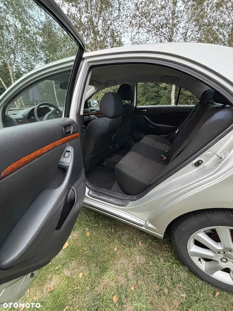 Toyota Avensis - 15