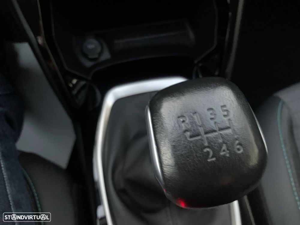 Peugeot 2008 1.5 BlueHDi Allure Pack - 29