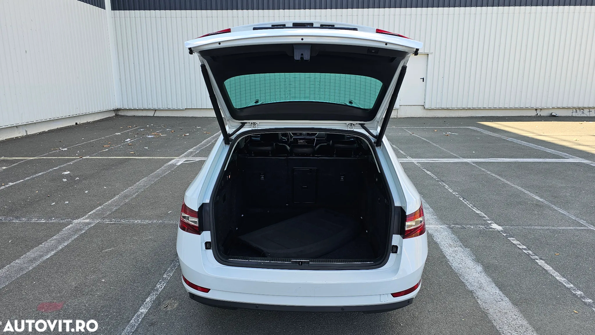 Skoda Superb 2.0 TDI DSG L&K - 9