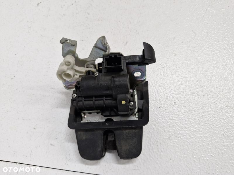 volkswagen passat b8 kombi zamek klapy bagażnika tył 3g0827505c - 1