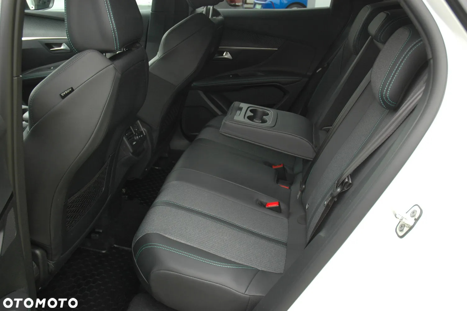 Peugeot 3008 1.2 PureTech Allure Pack S&S EAT8 - 9