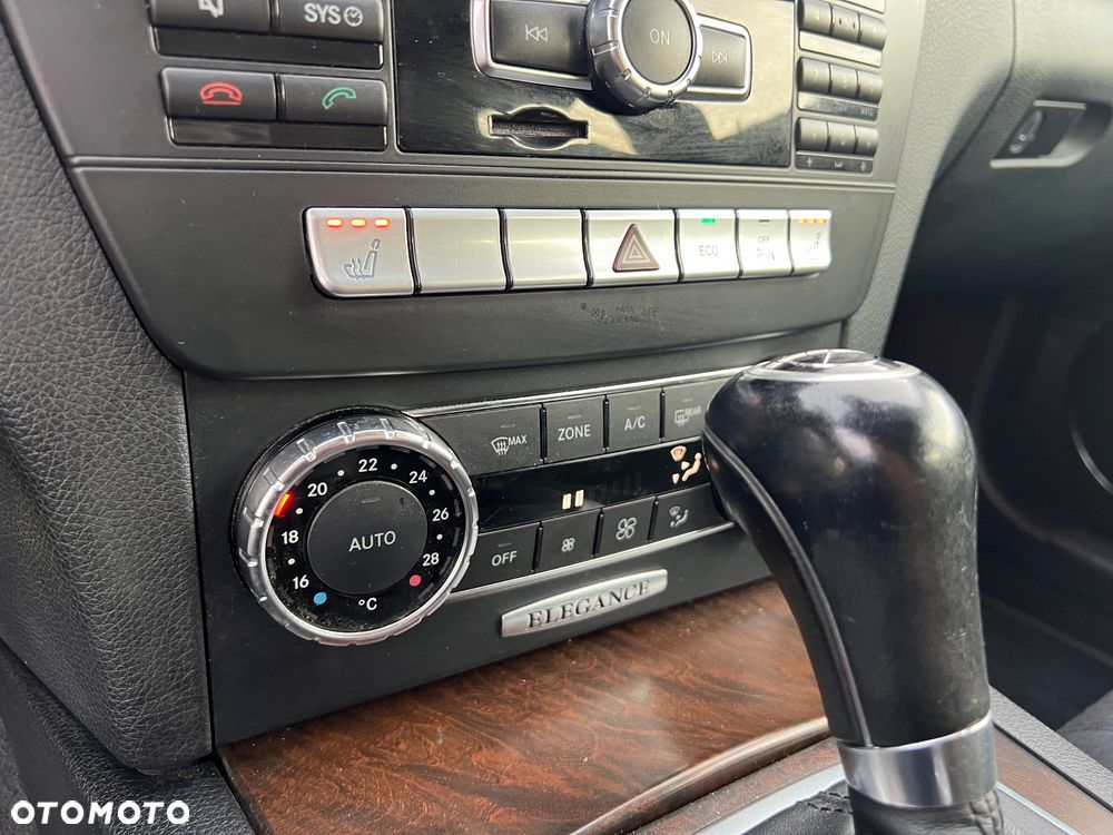 Mercedes-Benz Klasa C 220 CDI DPF Automatik BlueEFFICIENCY Elegance - 28