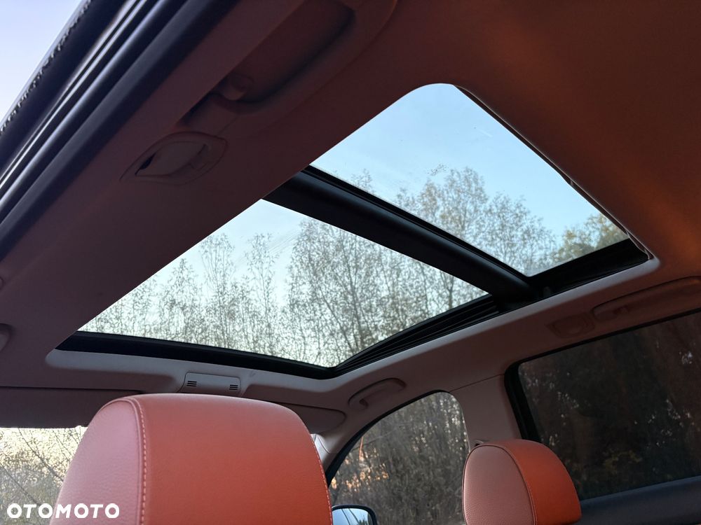 BMW Seria 3 318d Touring Luxury Line - 10