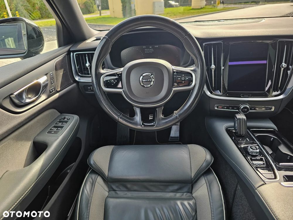 Volvo V60 T6 AWD Recharge Geartronic RDesign - 21