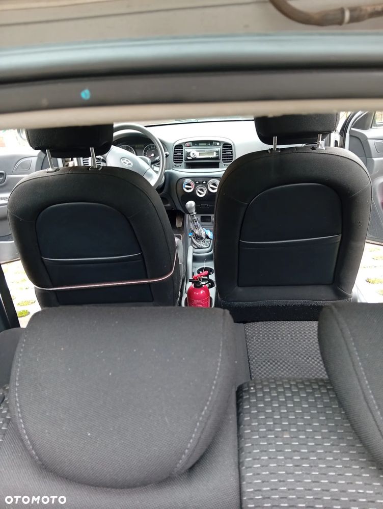 Hyundai Accent - 15
