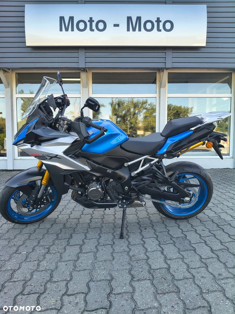 Suzuki GSX - 6